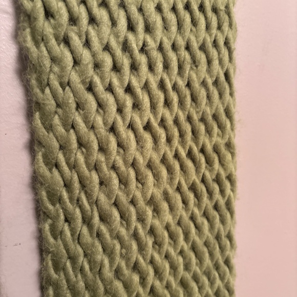 Beautiful green long scarf made in Italy 80% virgin wool 20% polymide - Picture 2 of 5